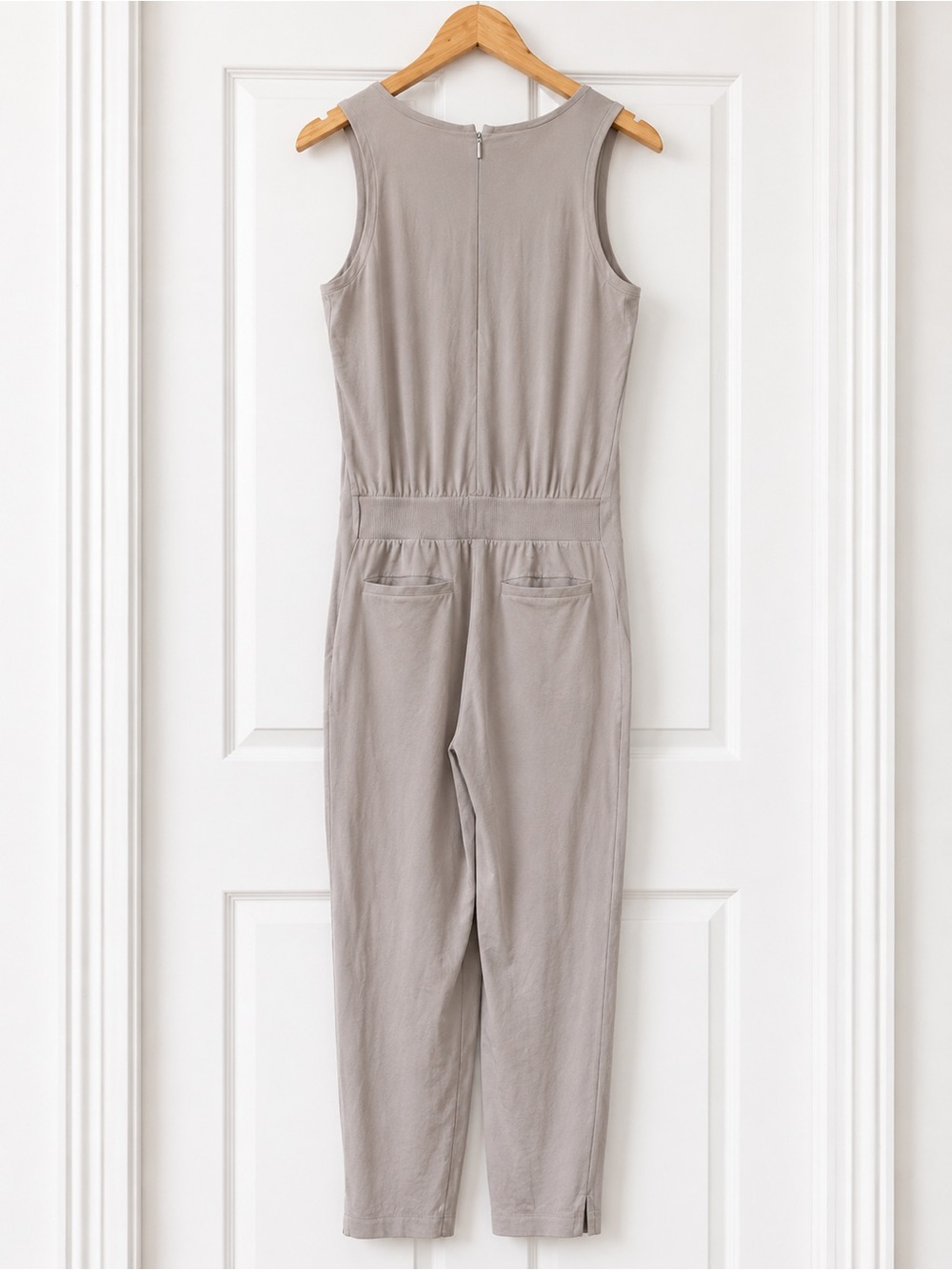 Athleta Brooklyn Jumpsuit Womens Size 4 Beige Sleeveless Travel Stretch Pockets - Picture 4 of 11